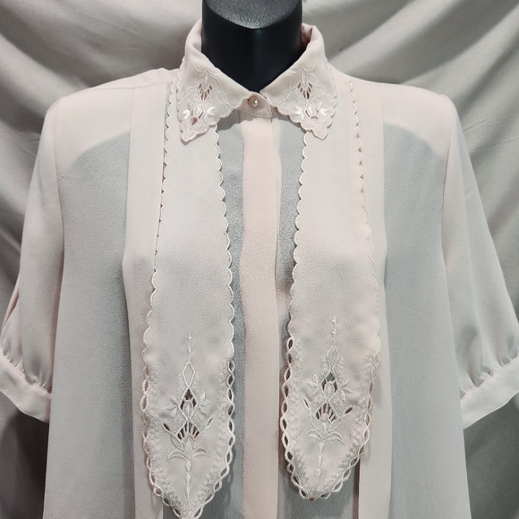 La Blouse Vintage 60s Embroidered Light Pink Button Down Blouse - Picture 3 of 8